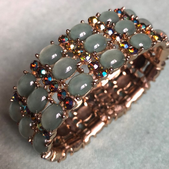 🌞❤️Stunning Crystal & Iridescent Bead Bracelet! - Picture 2 of 8